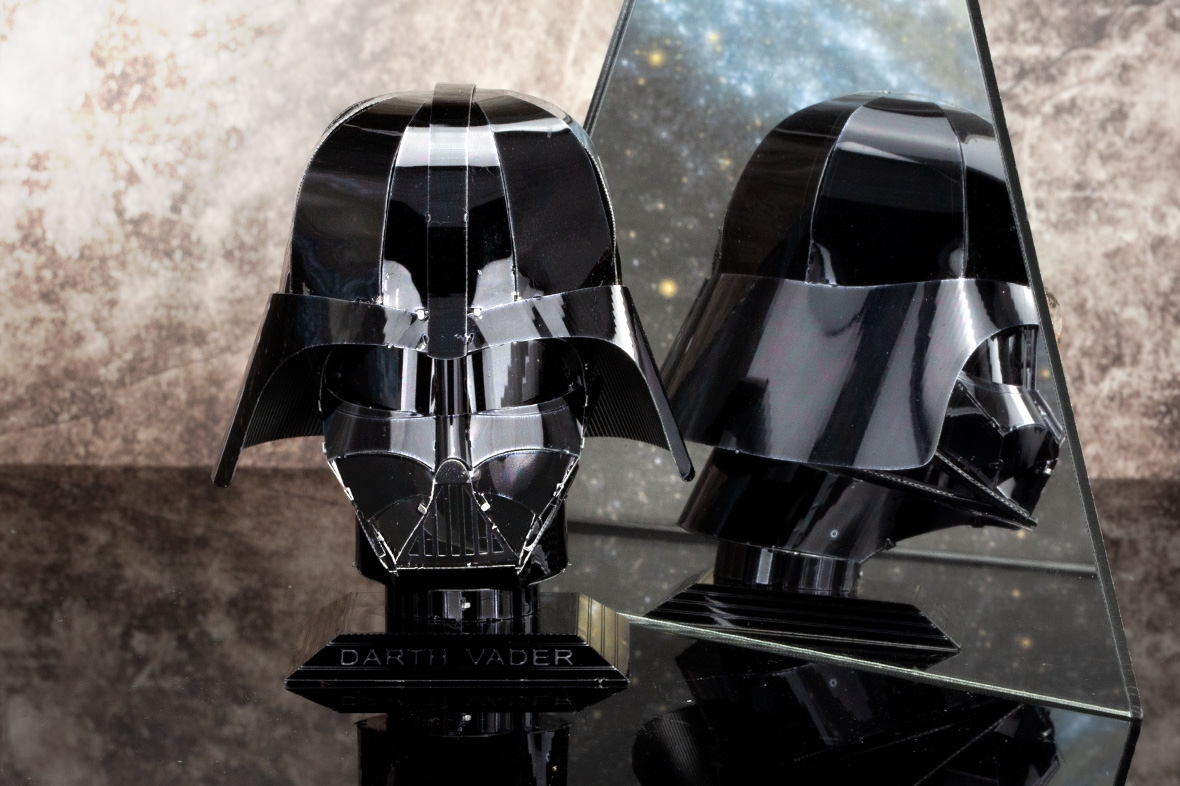 MMS314 - Darth Vader Helmet 