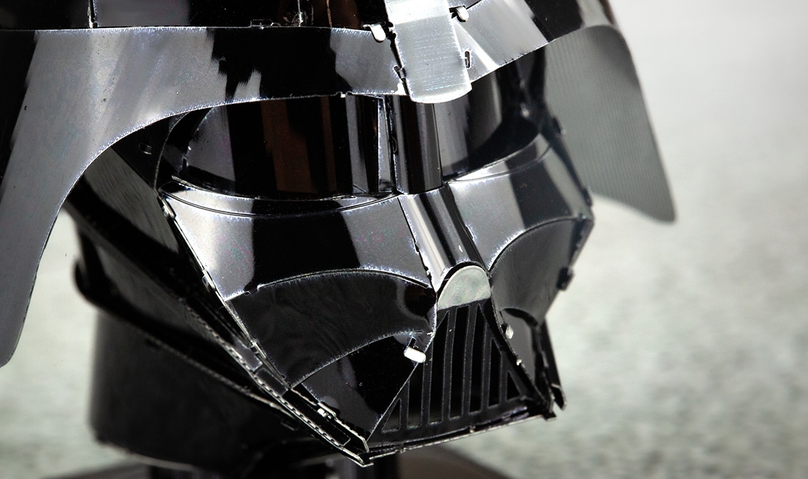 MMS314 - Darth Vader Helmet 